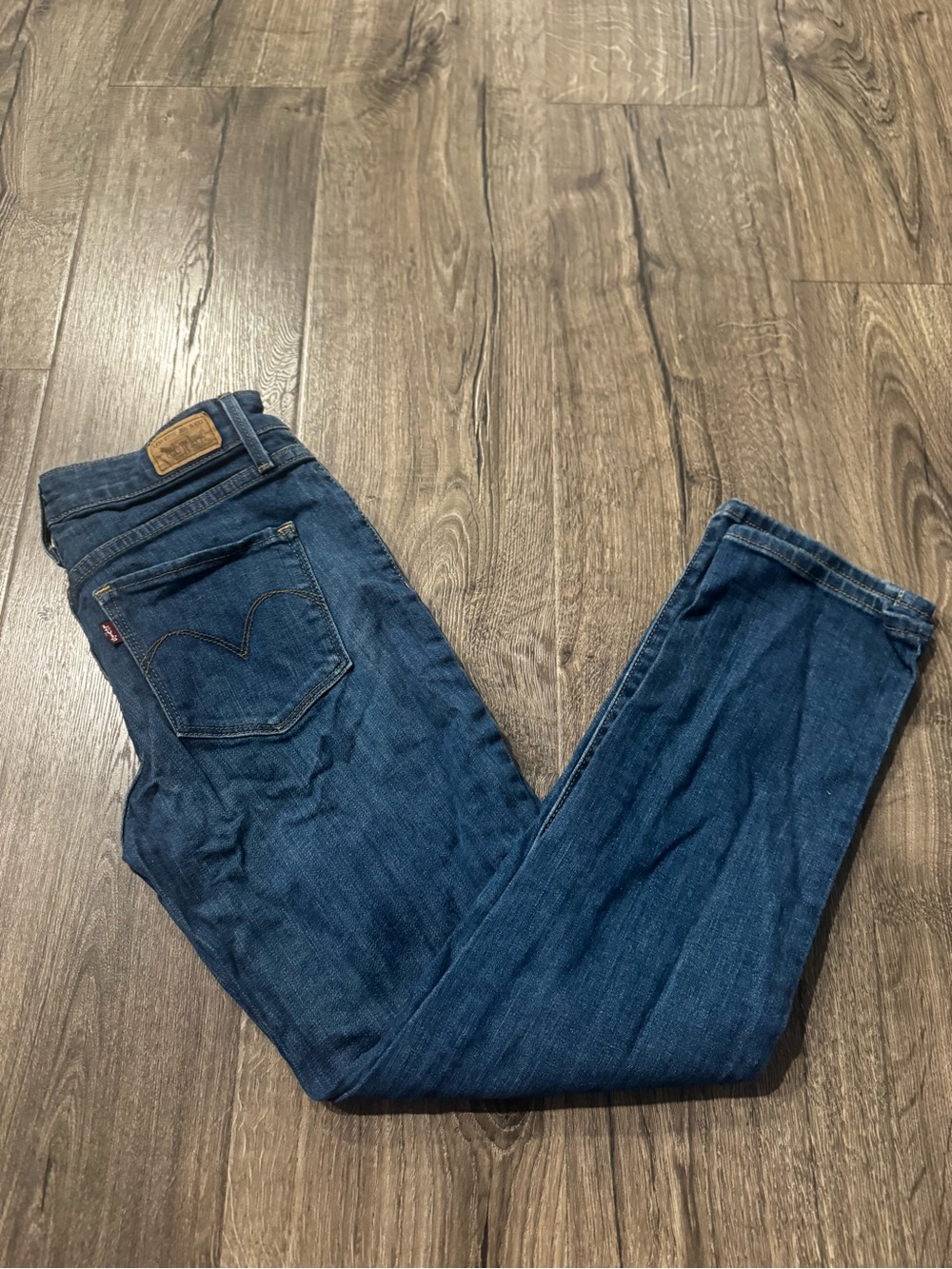 Levi's women Indigo blue Slim Straight skinny Jeans size 26